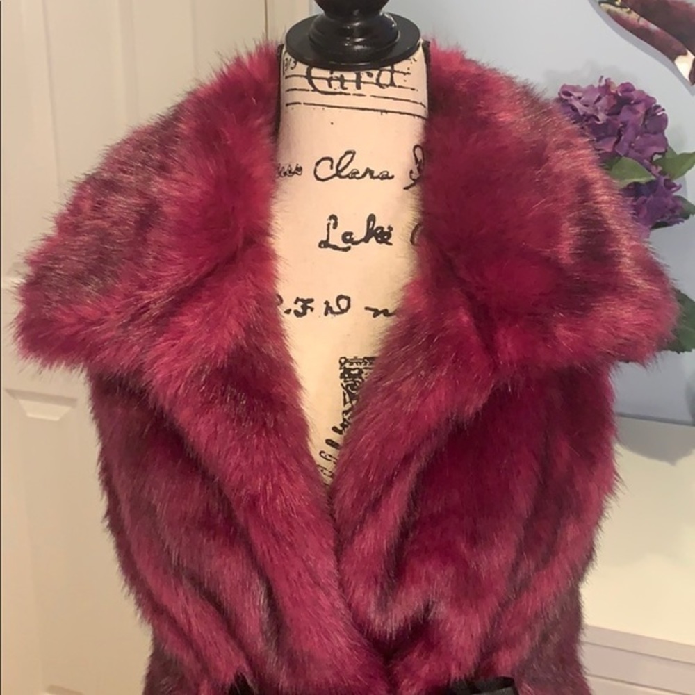 Steve Madden Magenta Faux Fur Vest Tie Close NWOT - Picture 7 of 8